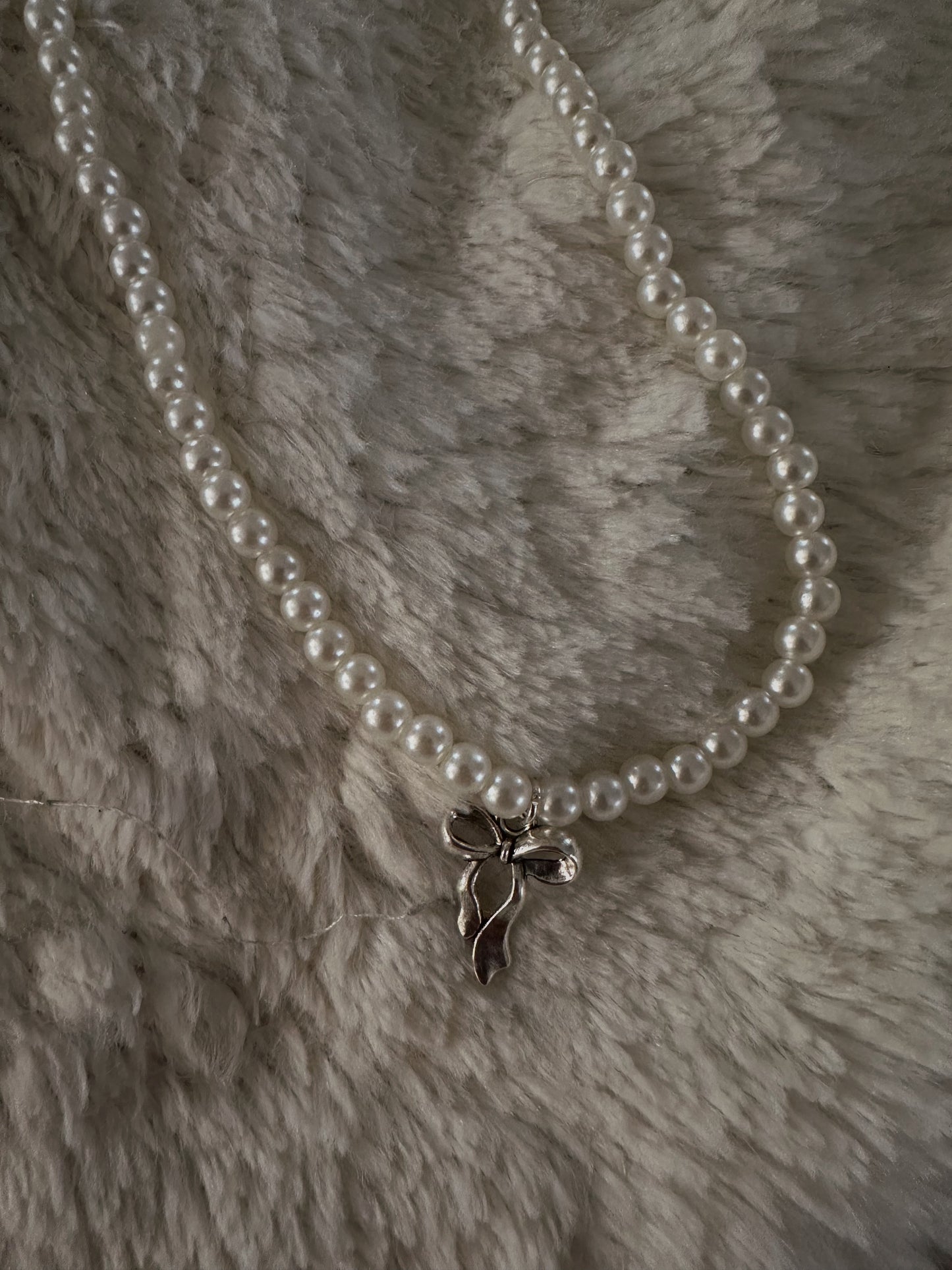 silver bow necklace